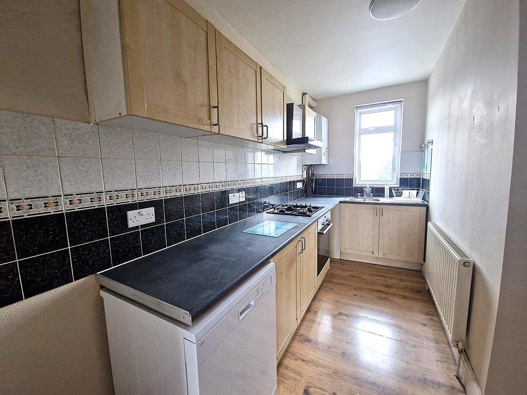 Apartment in Romford - View 2