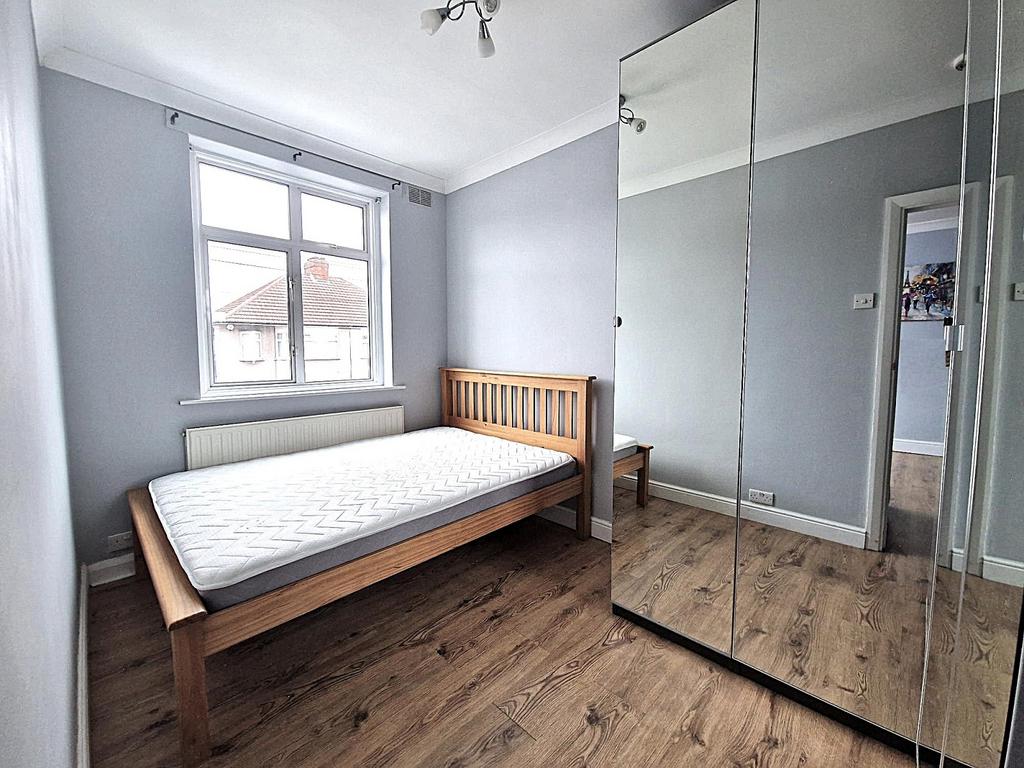 Apartment in Romford - View 3
