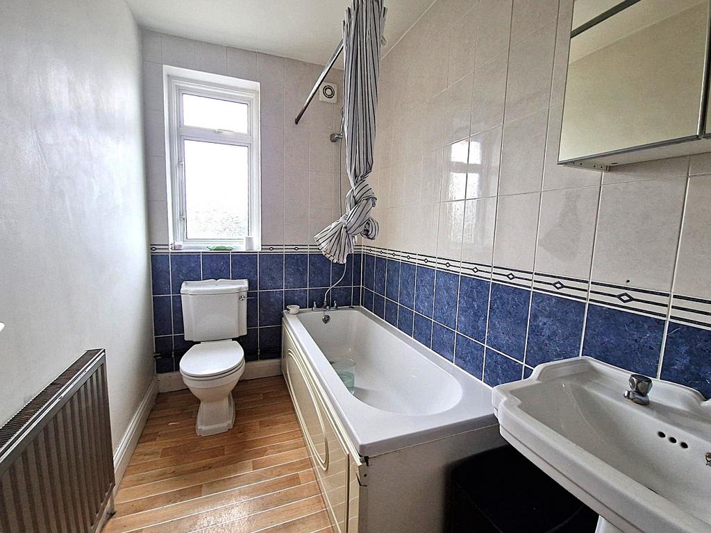 Apartment in Romford - View 4