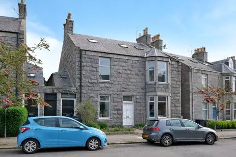 4 bedroom apartment for sale