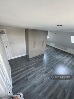 Studio to rent, Sutton Road, Hounslow, TW5