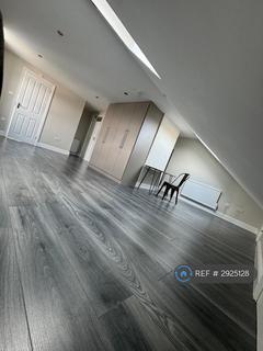 Studio to rent, Sutton Road, Hounslow, TW5