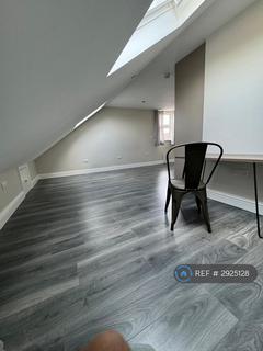 Studio to rent, Sutton Road, Hounslow, TW5