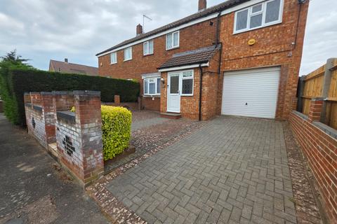 4 bedroom semi-detached house to rent, Wodecroft Road, Luton, Bedfordshire