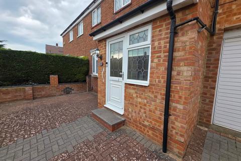 4 bedroom semi-detached house to rent, Wodecroft Road, Luton, Bedfordshire