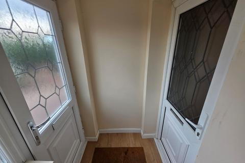 4 bedroom semi-detached house to rent, Wodecroft Road, Luton, Bedfordshire
