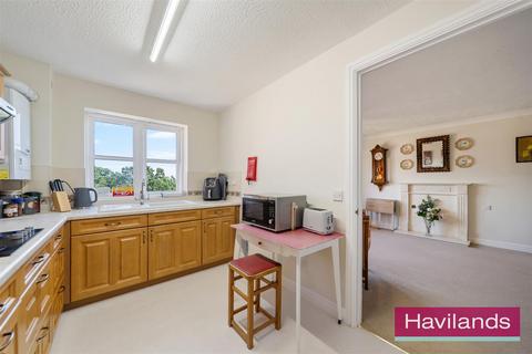 2 bedroom apartment for sale, Newsholme Drive, London