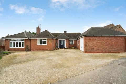 4 bedroom bungalow for sale, Station Road, Blackminster, Evesham, Worcestershire, WR11