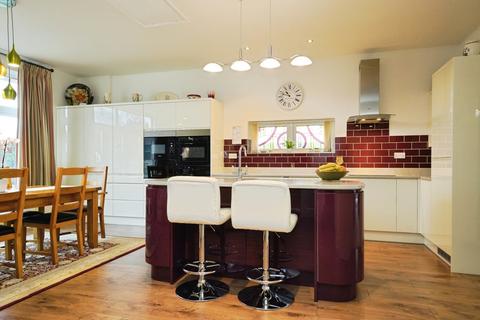4 bedroom bungalow for sale, Station Road, Blackminster, Evesham, Worcestershire, WR11