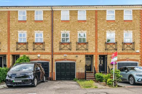 Macleod Road, Winchmore Hill, London, N21
