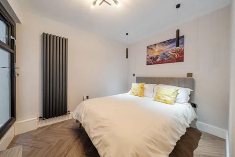 1 bedroom flat for sale, Upper Richmond Road West, London, SW14