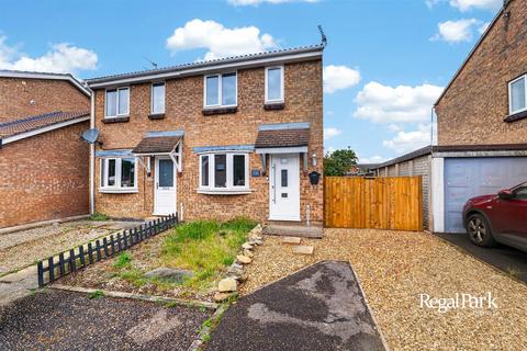 2 bedroom semi-detached house to rent, Kinnears Walk, Peterborough PE2