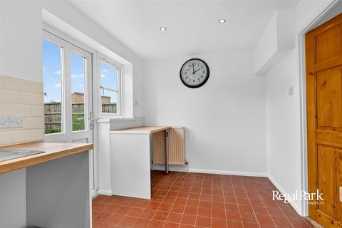 2 bedroom semi-detached house to rent, Kinnears Walk, Peterborough PE2