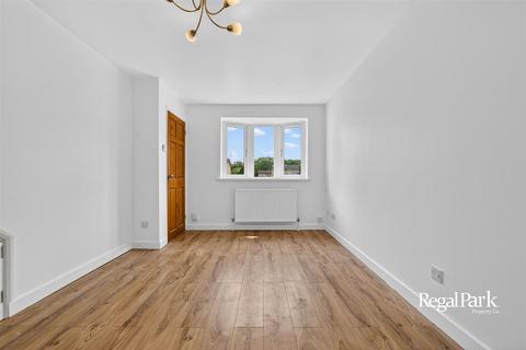 2 bedroom semi-detached house to rent, Kinnears Walk, Peterborough PE2