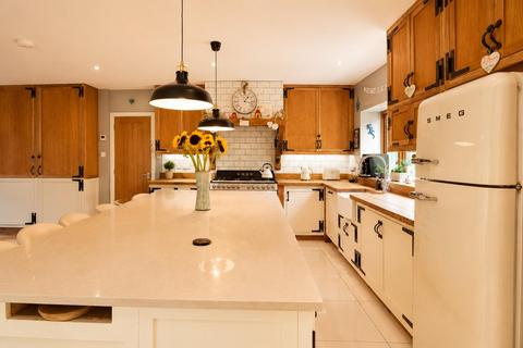4 bedroom detached house for sale, Hare Street Road, BUNTINGFORD, Hertfordshire