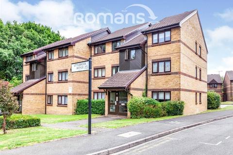 2 bedroom flat to rent, Littlebrook Avenue, Slough, SL2