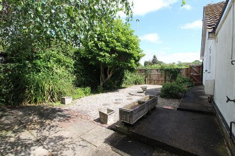 2 bedroom detached bungalow for sale, Gwendoline Drive, Leicester LE8