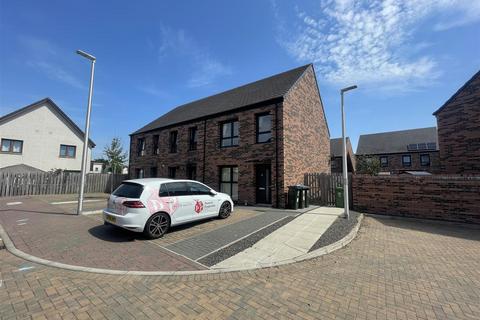 3 bed house for rent in Kestrel Way, Perth