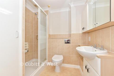 2 bedroom flat for sale, Henty Gardens, Chichester, West Sussex
