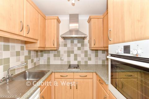 2 bedroom flat for sale, Henty Gardens, Chichester, West Sussex