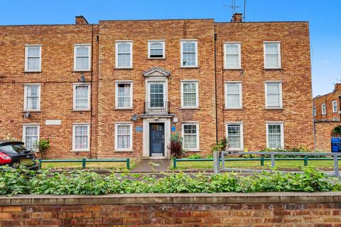 2 bedroom flat for sale, Baker Street, Enfield
