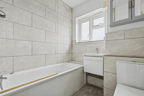 2 bedroom flat for sale, Baker Street, Enfield
