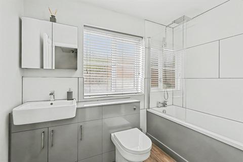 4 bedroom detached house for sale, Hedgerow Lane, Northampton
