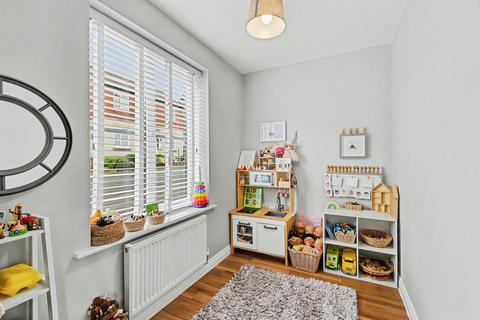 4 bedroom detached house for sale, Hedgerow Lane, Northampton