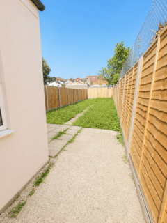 4 bedroom end of terrace house to rent, Buxton Road, E15