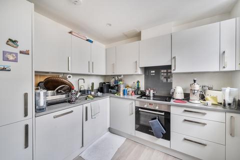 2 bedroom flat for sale, Cornwall Avenue, London, N3
