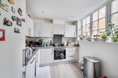 2 bedroom flat for sale, Cornwall Avenue, London, N3