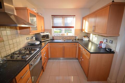 3 bedroom house to rent, Vicarage Lane, London, E6