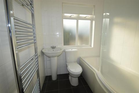 3 bedroom house to rent, Vicarage Lane, London, E6