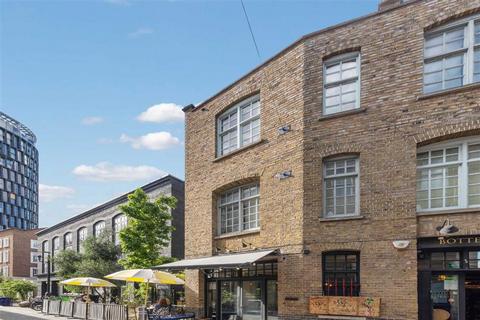 Studio to rent, Chapel Place, London EC2A