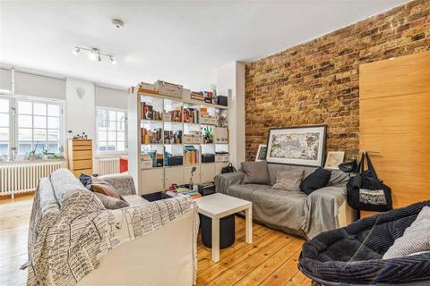 Studio to rent, Chapel Place, London EC2A