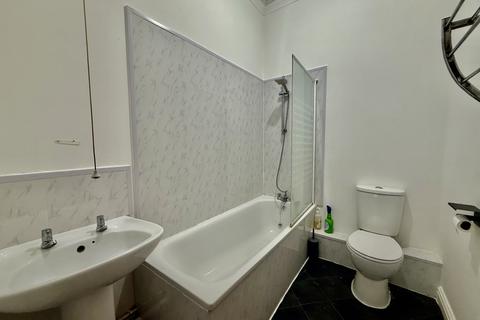 2 bedroom apartment to rent, Alhambra Road, SOUTHSEA