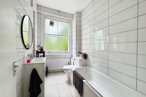 5 bedroom flat share to rent, Moorland Road, London, SW9