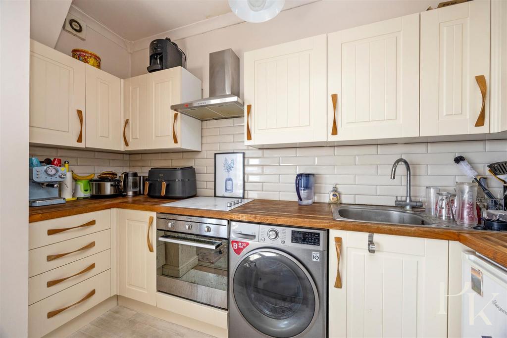 Apartment in Brighton, Brunswick - View 4