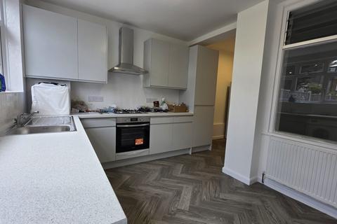 4 bedroom terraced house to rent, London, E6