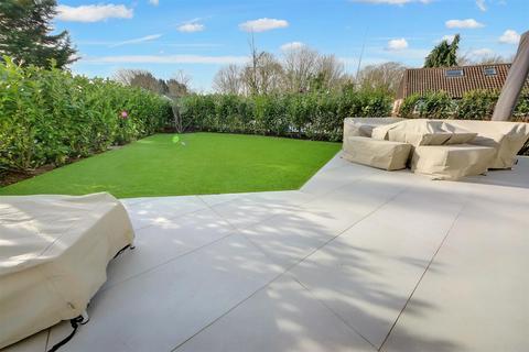 2 bedroom flat for sale, Hillside House, The Drive, Radlett WD7
