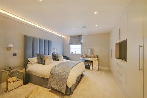 2 bedroom flat for sale, Hillside House, The Drive, Radlett WD7