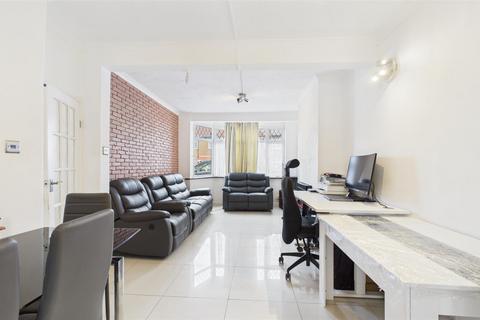 undefined, Carisbrook Close, Enfield