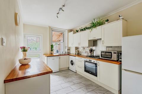 4 bedroom semi-detached house for sale, Earlsbrook Road, Redhill