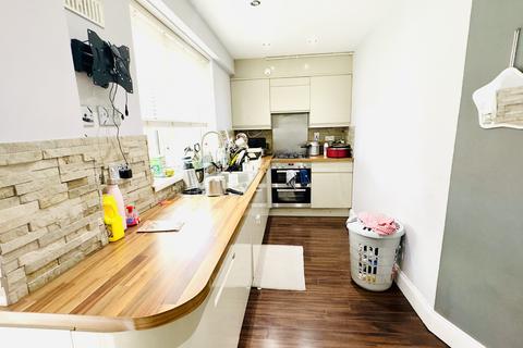3 bedroom terraced house to rent, Lillechurch Road, Dagenham RM8