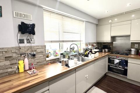 3 bedroom terraced house to rent, Lillechurch Road, Dagenham RM8