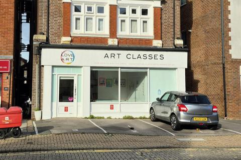 Retail property (high street) to rent, 416-418 Lymington Rd Christchurch BH23 5HE