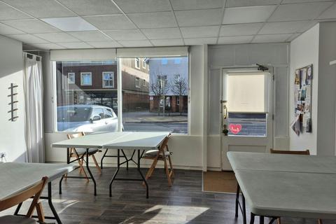 Retail property (high street) to rent, 416-418 Lymington Rd Christchurch BH23 5HE