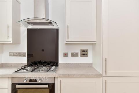 2 bedroom ground floor flat for sale, Brigadier Gardens, Ashford TN23