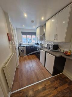 4 bedroom house to rent, Blue Fox Close, Leicester LE3