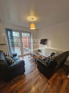 4 bedroom house to rent, Blue Fox Close, Leicester LE3
